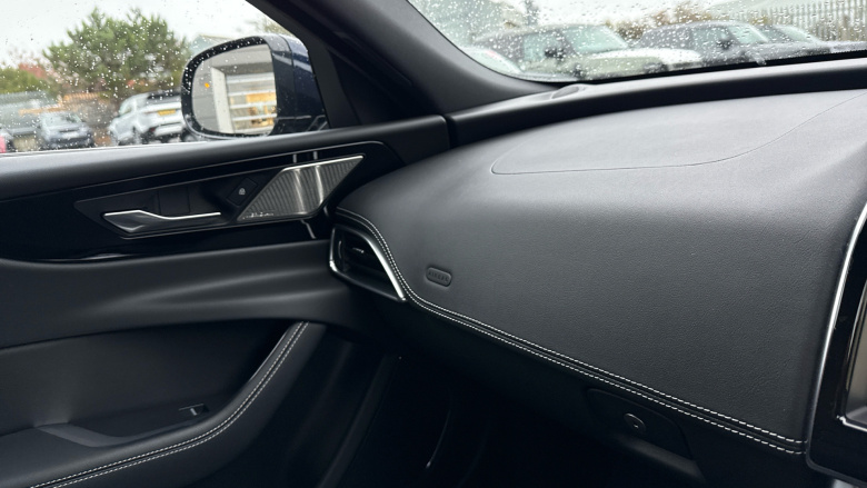 Jaguar XE 2.0 D200 R-Dynamic SE Black 4dr Auto Diesel Saloon